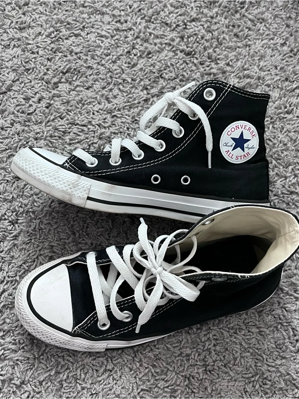 Women’s black converse